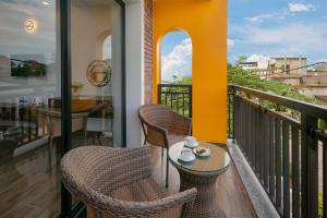 En balkong eller terrasse på Villa Blake Hoi An
