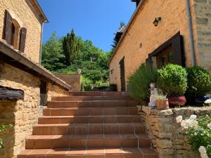 a set of stairs in front of a building at Le Noyer Résidence B&B in Le Bugue