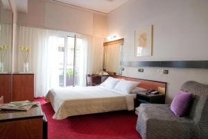 Posteľ alebo postele v izbe v ubytovaní Victory Inn Hotel
