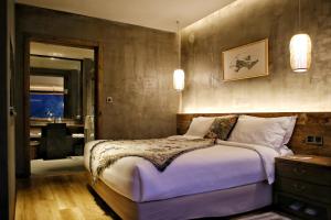 Una cama o camas en una habitación de 武当山太和紫隐酒店