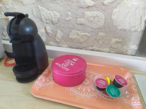 a plastic tray with a container on top at Casa Maya in Saint-Aignan