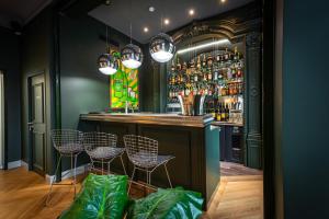 Lounge nebo bar v ubytování Hôtel Mille Pas
