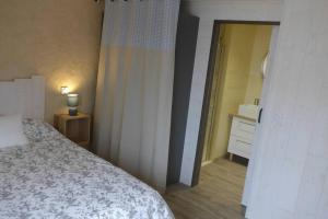 Postel nebo postele na pokoji v ubytování Gîte rural 3 étoiles, 4 pers Puy du fou vendée ,montaigu clisson, côte vendéenne
