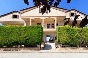 Gallery image of Mediterranean Beach Hotel in Skala Rachoniou
