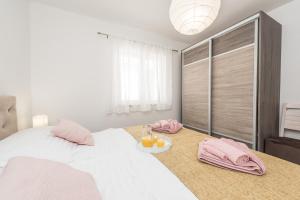 Postel nebo postele na pokoji v ubytování VILLA FAMILY SUKOŠAN, ZADAR