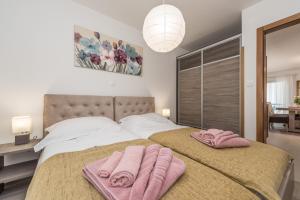 Postel nebo postele na pokoji v ubytování VILLA FAMILY SUKOŠAN, ZADAR