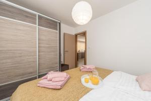 Postel nebo postele na pokoji v ubytování VILLA FAMILY SUKOŠAN, ZADAR