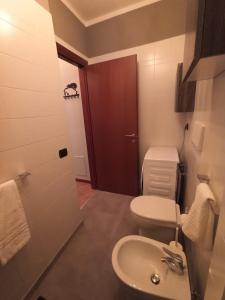Et badeværelse på Appartamento GARDEN Ponte di Legno
