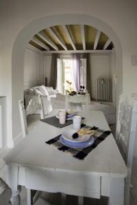 Χώρος καθιστικού στο White Home by Mmega +15 φωτογραφίες