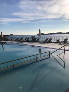 Бассейн в ELENA APARTMENTS или поблизости