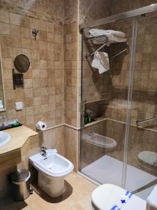 Ванная комната в Hotel Marisma Sancti Petri