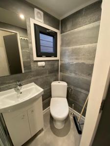 Łazienka w obiekcie Domy nad morzem - Chata Pirata- Tiny House