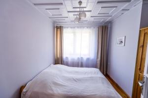 Łóżko lub łóżka w pokoju w obiekcie RETRO HOUSE