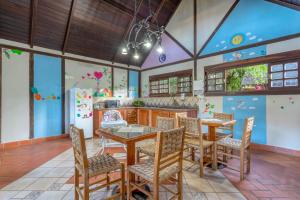 a kitchen with a dining area with a table and chairs at Lagos de Jurema Termas Resort in Iretama