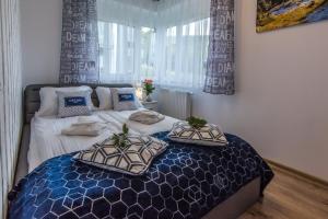 Łóżko lub łóżka w pokoju w obiekcie Apartamenty Izerskie - ul. Cicha 13H-I