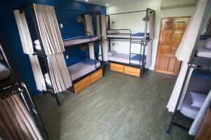 Pograd oz. pogradi v sobi nastanitve Kon-Tiki DaNang Hostel