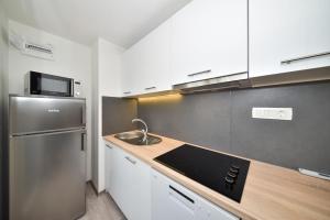 Kuchyňa alebo kuchynka v ubytovaní Mobile homes, Privlaka Zadar Dalmacija - private pool