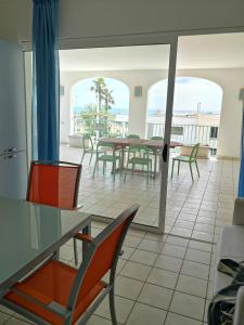 a room with a balcony with a table and chairs at Le sorgenti camere e appartamenti in Torre Vado