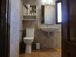 Koupelna v ubytování Casa Rural Ortega Rubio + 36 fotografií