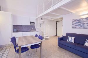 A kitchen or kitchenette at Blu mare