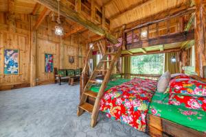 Postel nebo postele na pokoji v ubytování Forest Glass inn