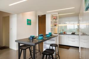 Kuhinja ili čajna kuhinja u objektu EST Suites Bangsar by Airhost