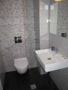 A bathroom at Tina Hotel