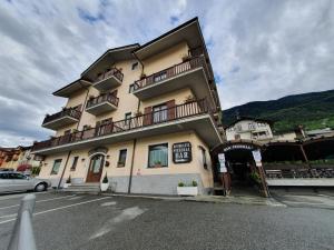 Nespecifikovaný výhled na hory nebo výhled na hory při pohledu z hotelu