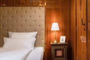 Postel nebo postele na pokoji v ubytování Hôtel du Train