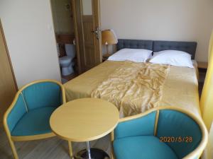 מיטה או מיטות בחדר ב-Pokoje gościnne NATALIA