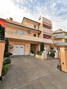 a large house with a driveway in front of it at Apartment Nada in Pula