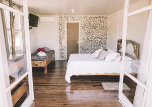 Cama ou camas em um quarto em Pousada Recanto do Lago