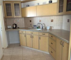 Een keuken of kitchenette bij Appartement à Eilat vue mer
