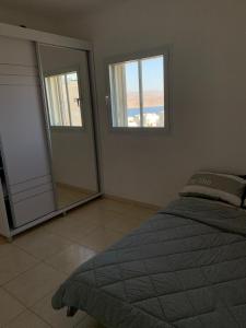 Een bed of bedden in een kamer bij Appartement à Eilat vue mer