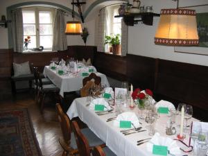 ห้องอาหารหรือที่รับประทานอาหารของ Gasthof Koreth