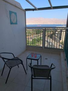 Een balkon of terras bij Appartement à Eilat vue mer