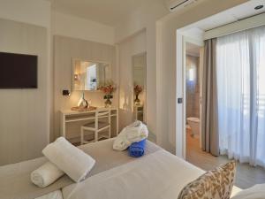 Postel nebo postele na pokoji v ubytování Paguera Treff Boutique Hotel