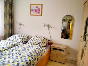 a bedroom with a bed and a mirror on the wall at Ferienwohnung mit Meerblick in Damp