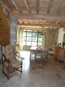 a living room with a table and chairs in a house at Le Pigeonnier gîte privé climatisé avec piscine couverte et chauffée plus SPA in Alzonne