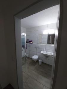 a bathroom with a toilet and a sink at Ferienwohnung Stroh in Missen-Wilhams