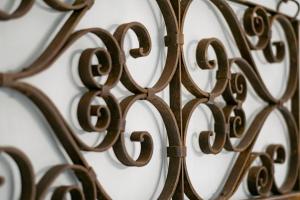 a close up of a bunch of iron fence at Rustico alla Quercetta in Verona