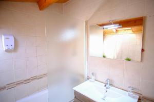 Koupelna v ubytování Vallespin Suite + 15 fotografií