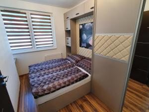 Łóżko lub łóżka w pokoju w obiekcie Black Brothers Wellness Apartments