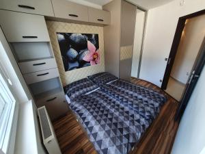 Łóżko lub łóżka w pokoju w obiekcie Black Brothers Wellness Apartments