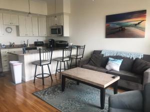 Oleskelutila majoituspaikassa Ocean Front condo in the heart of Hampton Beach