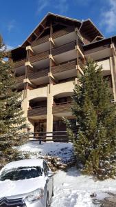 a car parked in front of a building in the snow at LE FONTAGNEL N°310 in Molines-en-Queyras +2 photos