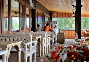 a group of people sitting at a table in a restaurant at Yıldız Country Hotel in Sinop +31 photos