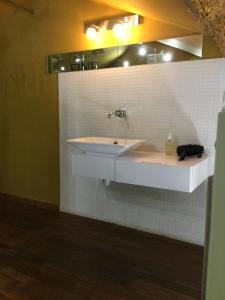 Снимка в галерията на Room with a vue в Ница