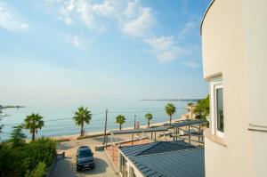 a view of the ocean from a building at Apartments Paradiso in Vir