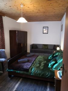 a bedroom with a bed and a wooden ceiling at Arbeiterzimmer Vintage Gästehaus in Murau